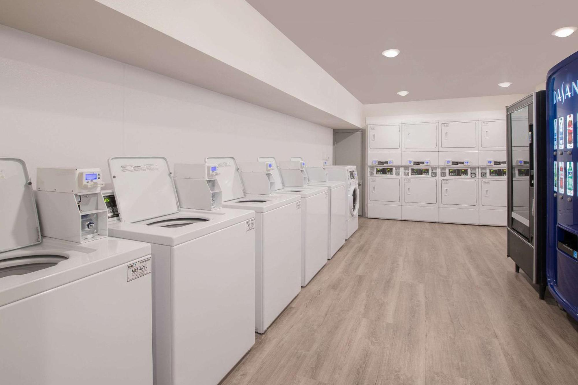Woodspring Suites Savannah Пуулър Екстериор снимка